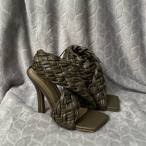 EGO- NEXT-LEVEL Square Toe braided cross in OLIVE GREEN  FAUX LEATHER . Size 7